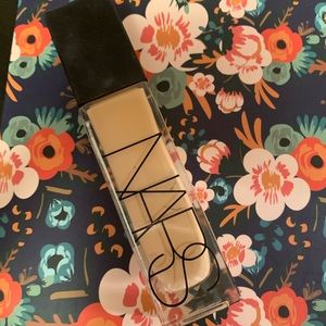 NARS natural radiant foundation